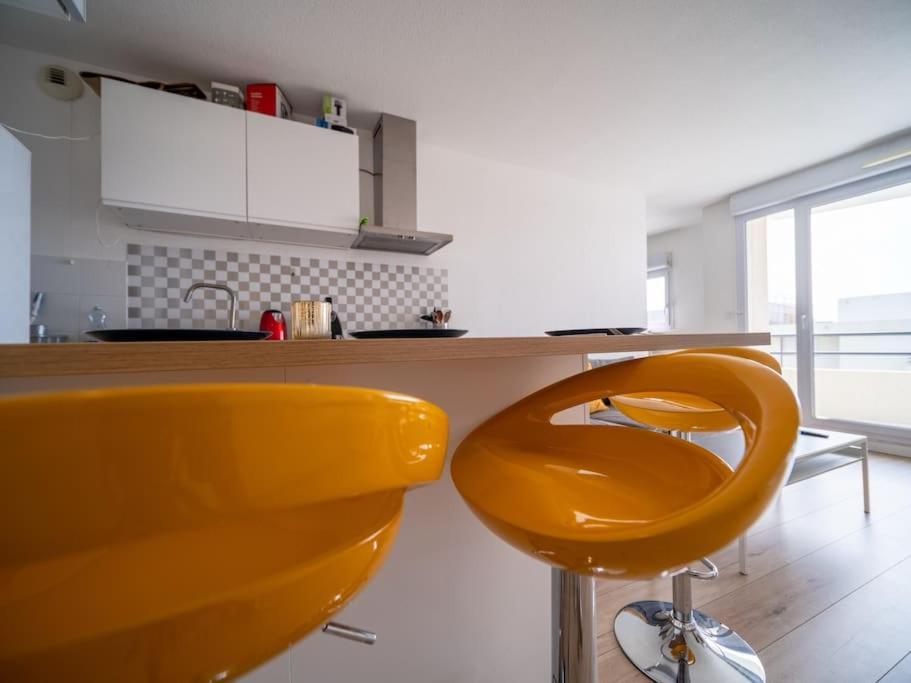Apartment Equipe Climatise Terrasse Hopital De La Timone