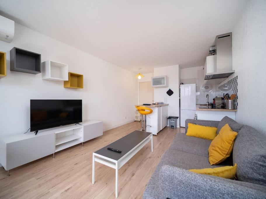Equipe Climatise Terrasse Hopital De La Timone Apartment *