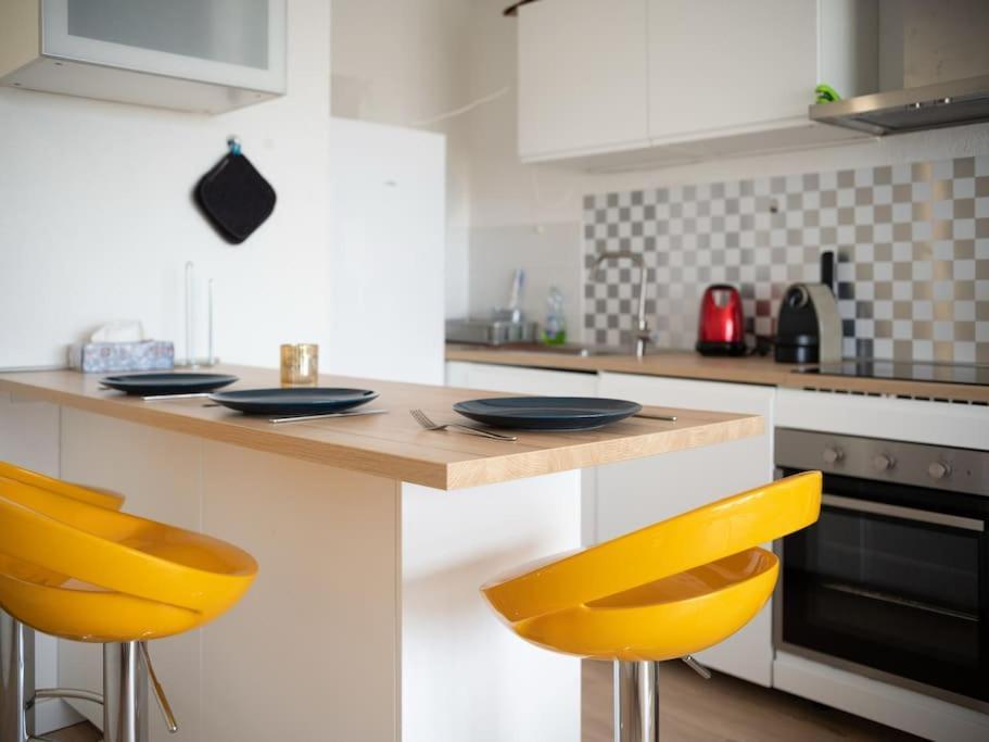 Apartment Equipe Climatise Terrasse Hopital De La Timone *